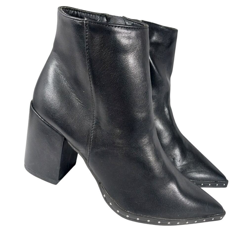NWOT! QUPID! BLACK VEGAN LEATHER ANKLE BOOTS W/GOLD MICRO STUDDED TOE! SZ 5.5M